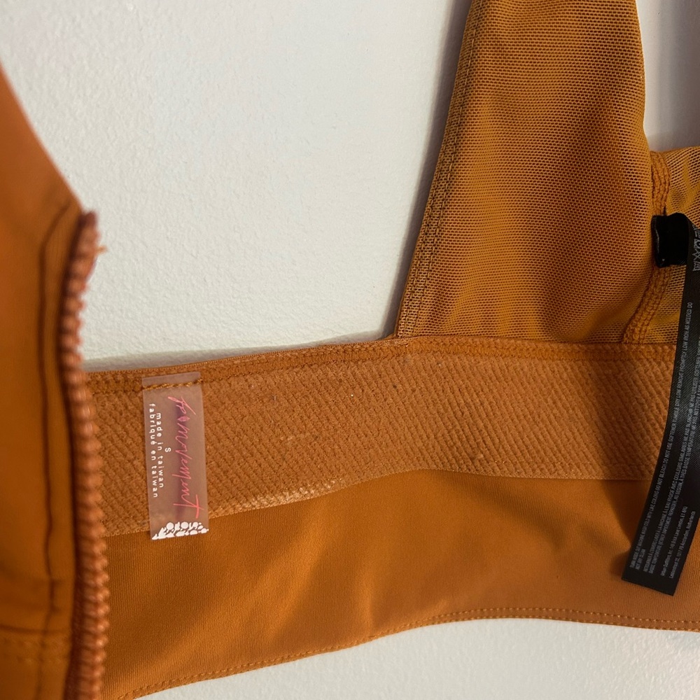 Free People Movement Zip-Up Front Open Back Crop Tank Top Sports Bra in Mustard - Picture 4 of 4
